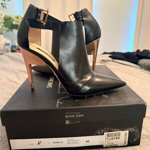 Ruthie Davis Black and Gold Women's Heels
